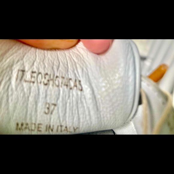 Beautiful gently used Burberry sneakers. - Picture 5 of 5